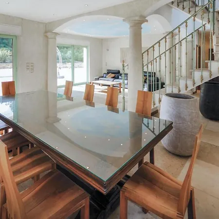 Gorgeous In Raphael *