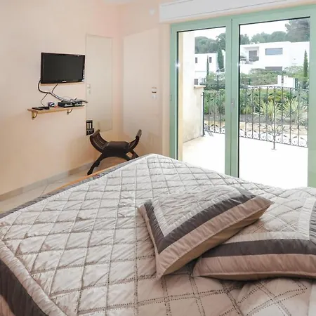 Gorgeous In Raphael Saint-Raphaël